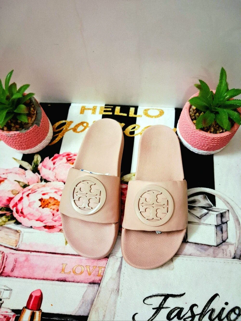 EXC Cute Tory Burch Womens Sz 7M, Light Pink Lina Leather Slides